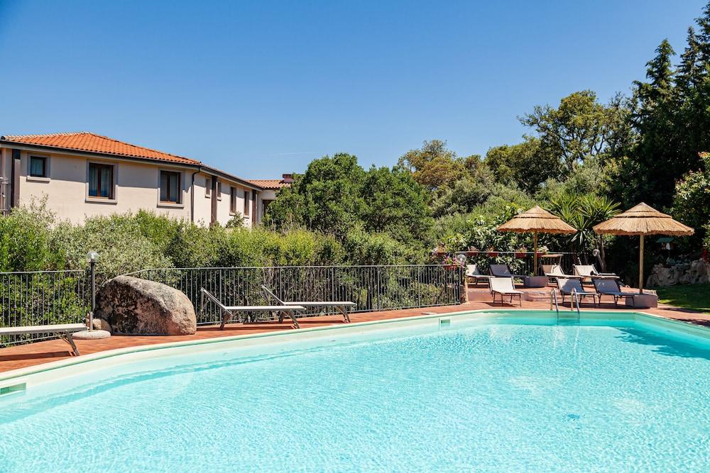 Hotel San Trano Luogosanto Dış mekan fotoğraf