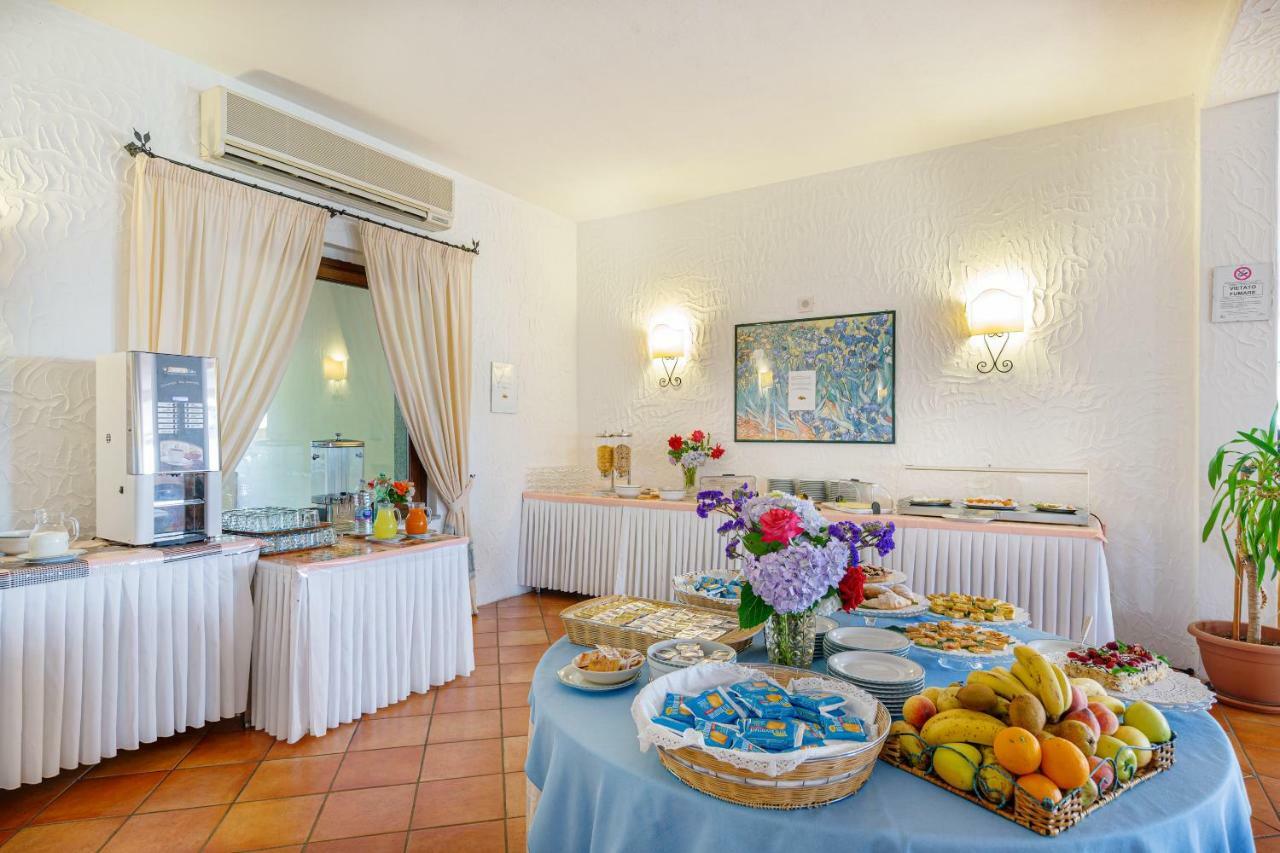 Hotel San Trano Luogosanto Dış mekan fotoğraf
